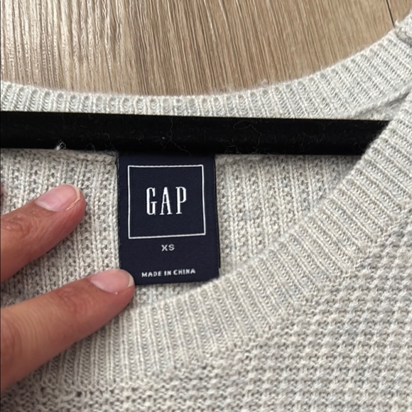 GAP Light Gray Textured Sweater - Picture 3 of 5